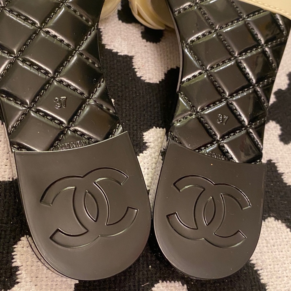 Chanel jelly shoes sandals Camilla flowers beige - Picture 10 of 14